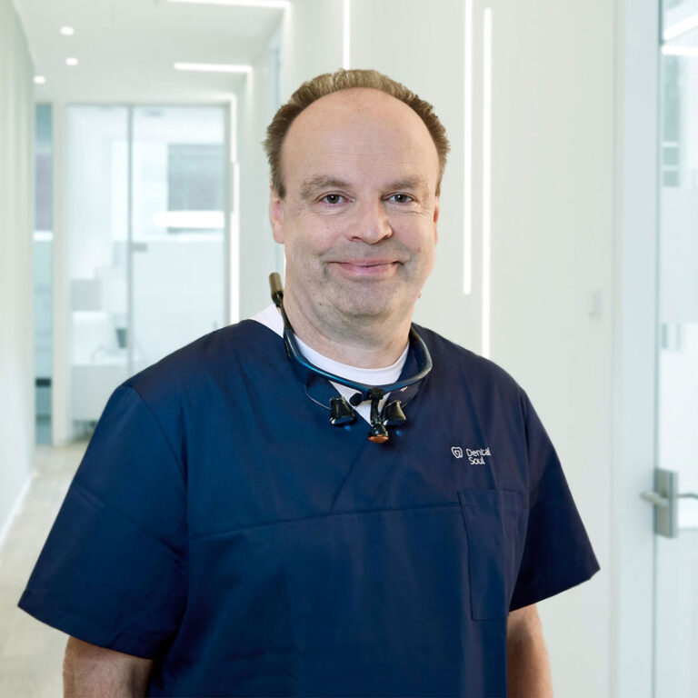 Zahnarzt Dr. med. dent. Andreas Zimmermann: M.Sc. Master of Science Parodontologie, Implantologie, Ästhetische Zahnheilkunde 